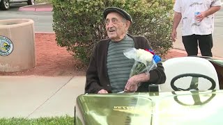 Las Vegas World War II veteran attends candlelight vigil honoring service members' sacrifice