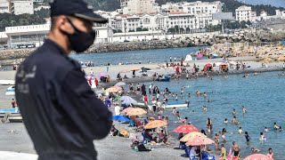 Covid-19 : début du déconfinement en Algérie, réouverture des cafés, plages et mosquées