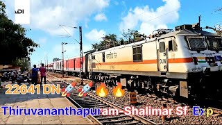 Deadly passing of Thiruvananthapuram-Shalimar sf exp🔥🔥with incredible speed 🚀🚀#viral #indianrailways