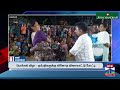 `அடேங்கப்பா இந்த கேம் நல்லா இருக்கே.. வெட்ட வெளியில் கணவன் மனைவி சேர்ந்து விளையாட்டு..