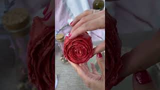 Из чего сделала розу как думаете? Что-то очень сладкое #gift #rose #wow