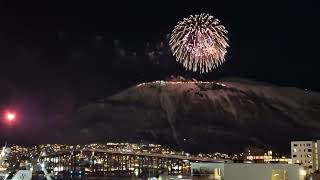 Tromsø New Year Fireworks Show 2024 - Fjellfyrverkeriet