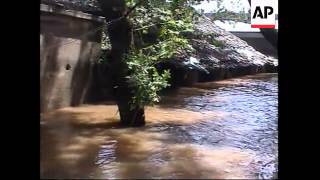 Residents of Changsha City battle to save homes from flooding