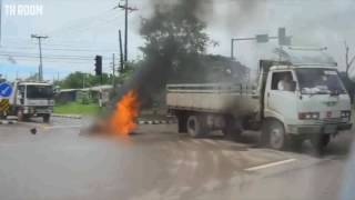 タイの衝撃事故映像集　よく生きてるな。。。2016