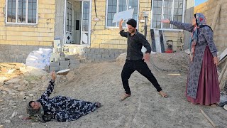 Ayas attacks Soraya, Amir's second wife, who comes to his house and threatens him.