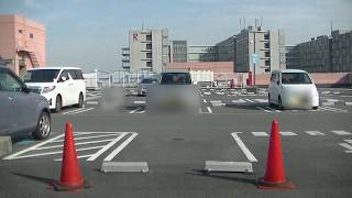 イオン茨木の立体駐車場です！！この付近は渋滞します！！