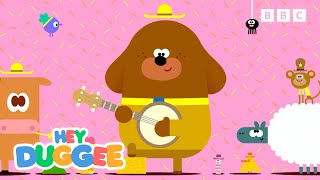 Busy Busy Squirrels! 🌈 ☁️  | The Story Badge | Hey Duggee