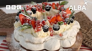 Crùn Pavlova/Pavlova Wreath | Nollaig Abigail | BBC ALBA