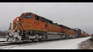 Epic Kickoff to 2014 Railfanning! Warbonnets, BN, UP SD60M, Foreign SD40s, and Tons More!