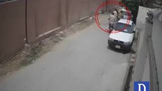 Karachi mein khawateen se loot mar karney ki CCTV footage samney agai