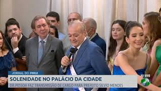 Silvio Mendes se emociona ao subir escadas da Prefeitura: “voltando a casa”