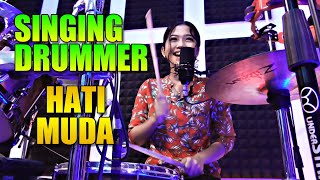 Download Lagu HATI MUDA SINGING DRUMMER BY NUR AMIRA SYAHIRA... MP3 Gratis