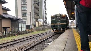 べるもんた号　氷見駅入線