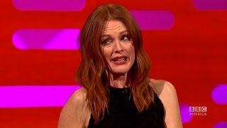 CRINGE WORTHY texts with Julianne Moore - The Graham Norton Show