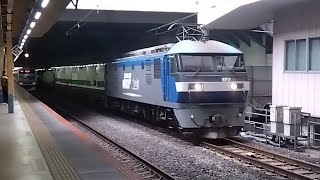 EF210形100番台103号機(旧塗装、下枠交差型パンタグラフ)＋赤コキ2両＋コキ17両が北千住駅1番線を通過するシーン　ジョイント音最高！