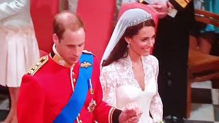 CURTSY KATE MIDDLETON WEDDING CURTSY TO THE QUEEN ELIZABETH II. SO CUTE! PRINCESS CATHERINE ❤🌹
