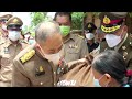 องคมนตรี เชิญถุงพระราชทานและเครื่องอุปโภคบริโภคไปมอบแก่ผู้ประสบวาตภัย ที่จังหวัดขอนแก่น