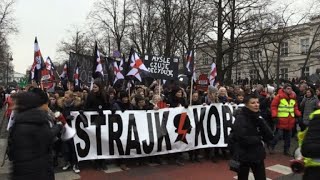 Thousands of Poles protest anti-abortion bill