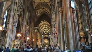 オーストリア・ウィーンのシュテファン大聖堂内部 St. Stephen's Cathedral in Vienna, Austria