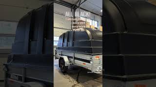 ALL BLACK! Trailermate 300 x 150 cm jarruton kuomukärry | Trailertukku Oy #trailermate #peräkärry