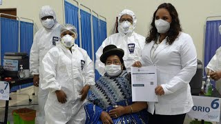 Vacunación contra covid-19 desata pugna política en Bolivia | AFP