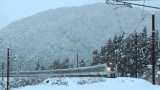 今なき６＋３＋３のサンダーバードが雪の新疋田カーブを行く