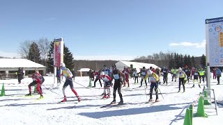 2月24日は「クロスカントリーの日」記録会で参加者70人が雪原を疾走「気持ち良く走れた」と笑顔…タイムを競わない“歩くスキー”も実施―青空の下でさわやかな汗＿北海道札幌市