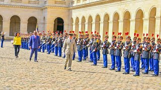 Le Debout Congolais à la place des invalides pour  FATSHI. Lieu où repose la tombe de Napoléon Bonap