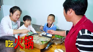 降溫了，期待已久的火鍋來了，媳婦花150元讓家人吃得開心 | Cold weather, make hot pot for your family