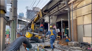 【貴重】浄正橋踏切で梅田貨物線の線路切り替え工事の為に枕木を移動する軌陸車の様子（2023.2.12）