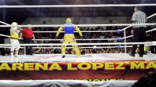 DEBUT MINI REY MISTERIO CON MASCARITA SAGRADA VS MINI PSICOSIS Y PENTAGONCITO.