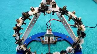 MVI 0142 - 23 Meccano Multi-Purpose Gears meshing in a Möbius loop. July 2018