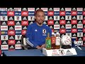 取材に応じる長友　w杯サッカー