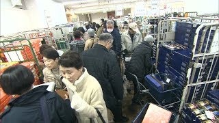 2万点以上の飲料・乾物などの商品が並ぶ　岡山高島屋で食料品を安く販売するギフト処分市　岡山市