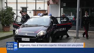 Vigevano, rissa al mercato coperto: minacce con una pistola