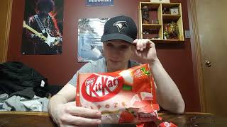 NEW Strawberry KitKat - Review (Japanese flavour)