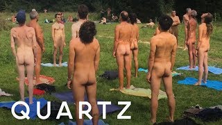 French nudists visited a Paris museum