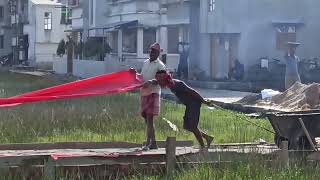 কিভাবে ঢালাই রাস্তা তৈরি হয় দেখো। How to build a road. অনেক কষ্টের কাজ।