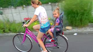 VLOG Рома и Диана в Италии - Катаемся на велосипедах всей семьей