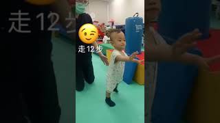 【早產寶寶有恩】一歲學走路～成功走12步了耶👏 Learned to walk at the age of one year ~ successfully walked 12 steps（1Y)