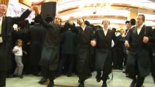 עותק של Hasidim Dance Simchat Beit HaShoeivah