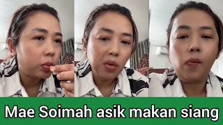 Mae Soimah makan siang sambil baca komentar