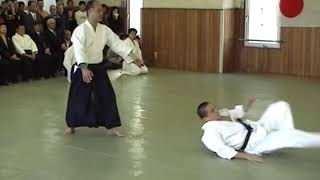 Oyamada Sensei performs at the Yoshinkan Aikido honbu dojo – Kagami Biraki, January 2007.