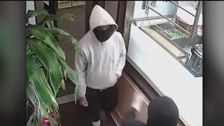 4 sought in 7 BK, Qns. robberies yielding $20K: NYPD