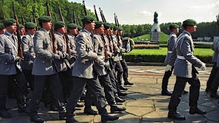 Königgrätzer Marsch: Die größte Ehrenformation des Wachbataillons der Bundeswehr 1994 Treptower Park