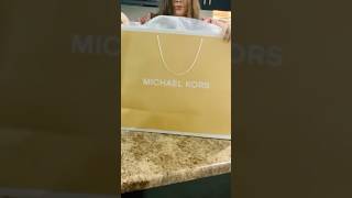 Unboxing🫰🏻 #unboxing #shoppinghaul #bolsa #fashion #michaelkors #michaelkorshandbags #yoyovilla