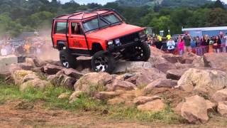 Thrashing an Xj over the rock garden