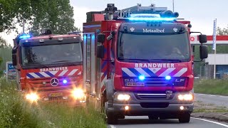 Veel Brandweer met Spoed naar een Zeer Grote brand in Lekkerkerk - Inzet Crashtender