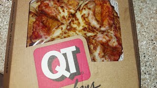 QT Kitchens Personal Cheese Pizza - American Guy Tries #pizza #gasstation #texas