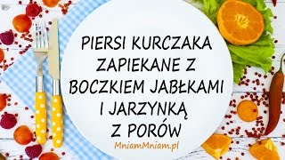 Piersi kurczaka zapiekane z boczkiem, jabłkami i jarzynką z porów